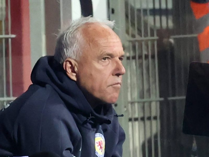 Peter Vollmann muss bei Eintracht Braunschweig einen neuen Trainer suchen.