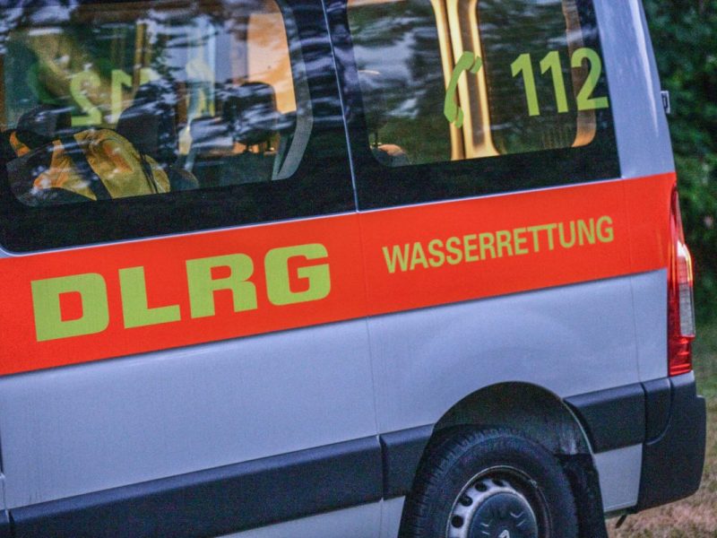Fahrzeug der DLRG Wasserrettung