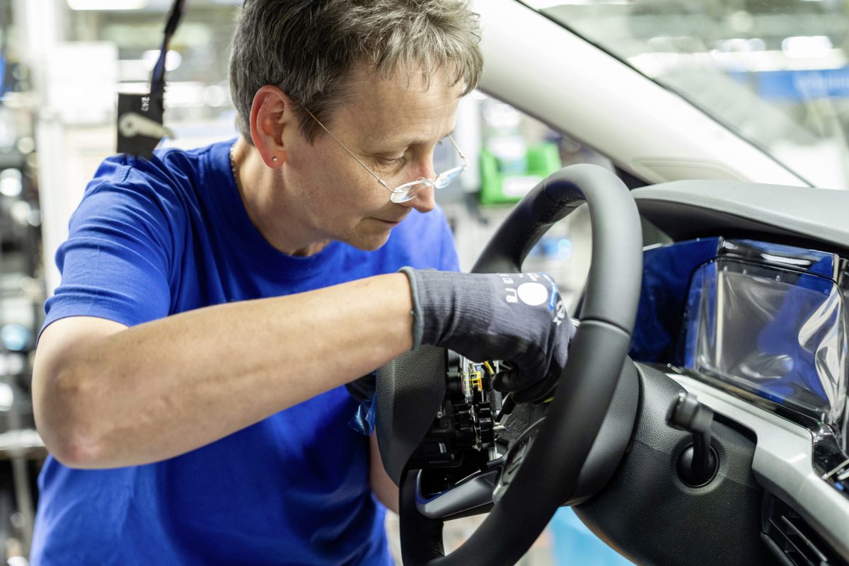 VW will das Lenkrad revolutionieren. Nicht allen gefällt das.