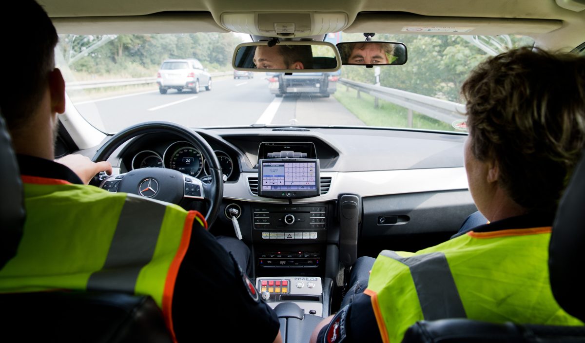 Sonntäglicher Polizei-Einsatz auf der A2 bei Peine! Augenzeugen berichten von wilden Szenen auf dem Seitenstreifen.