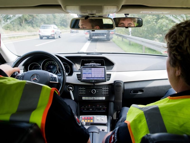Ein Wacken-Besucher kommt auf der A2 bei Braunschweig auf ein irrsinnige Idee. Die Polizei schreitet sofort ein!