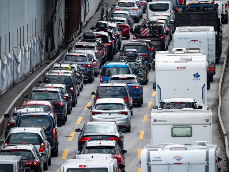 Stau auf de A7