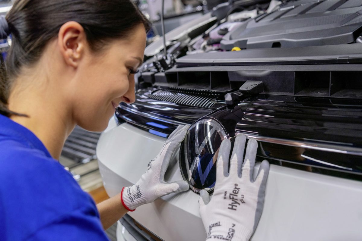 Nach der umfassenden IT-Panne bei VW hat der Autohersteller Entwarnung gegeben.