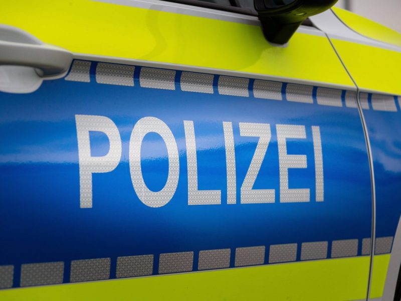 Schmerzhafter Einsatz für drei Polizeibeamte: Alles begann mit einem heftigen Streit vor einem Restaurant in Wolfenbüttel.