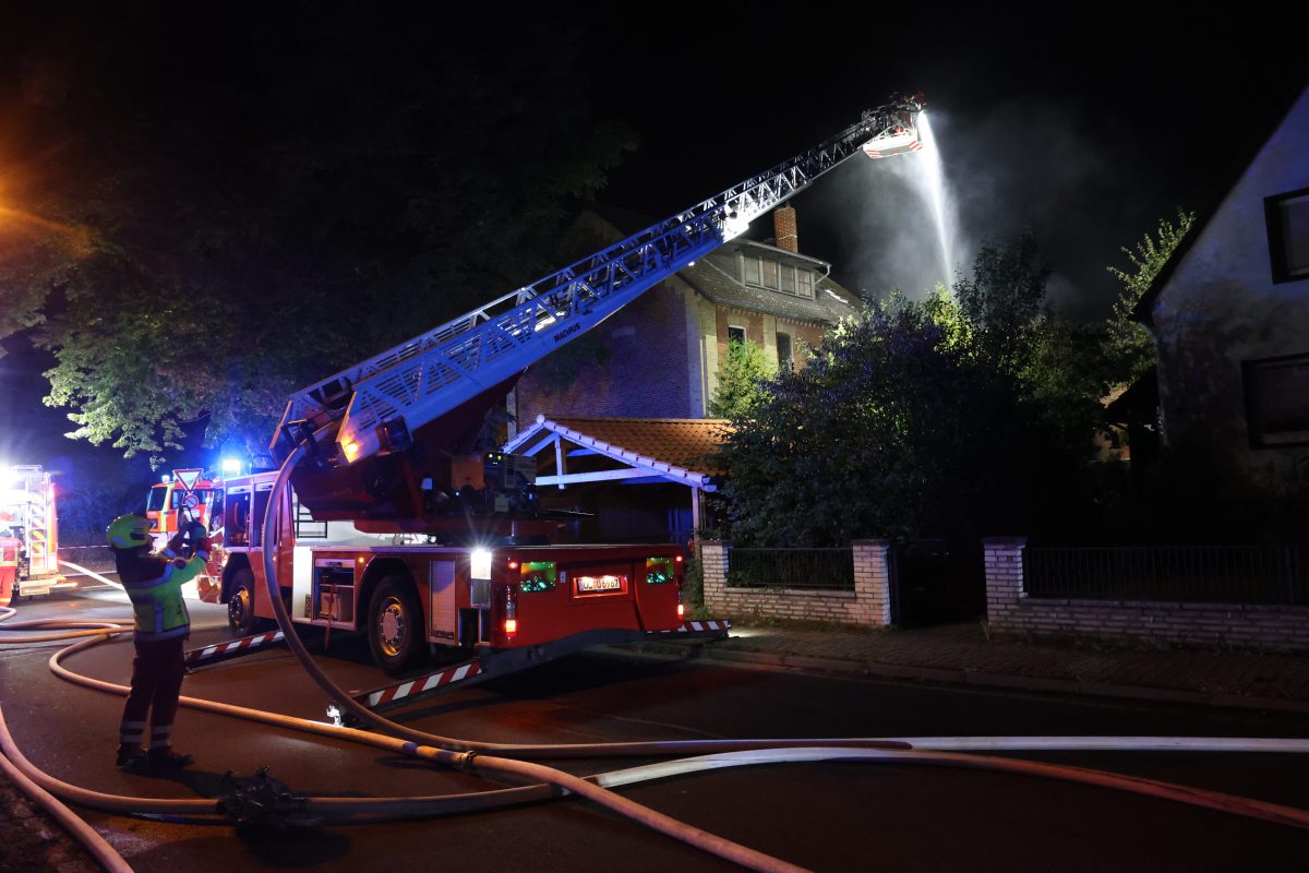 Auch eine Drehleiter war im Einsatz.