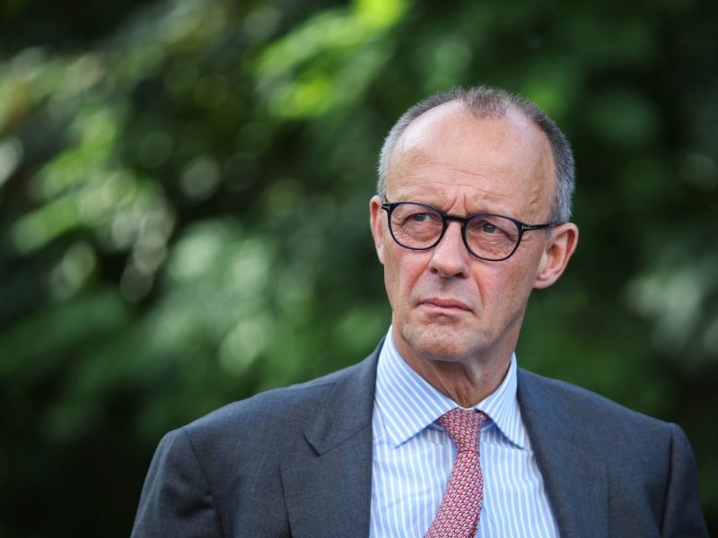 CDU-Chef Friedrich Merz polarisiert einmal mehr mit einer umstrittenen Aussage über geflüchtete Menschen. Jetzt gibt es auch Kritik aus Braunschweig!