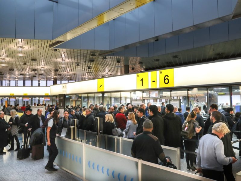 Ferienbeginn im Norden, Ferienende in Nordrhein-Westfalen: Es droht ein Chaos-Wochenende zu werden.