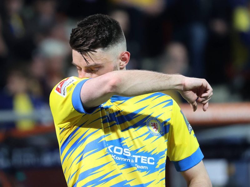 Ein Spieler von Eintracht Braunschweig ist außen vor.