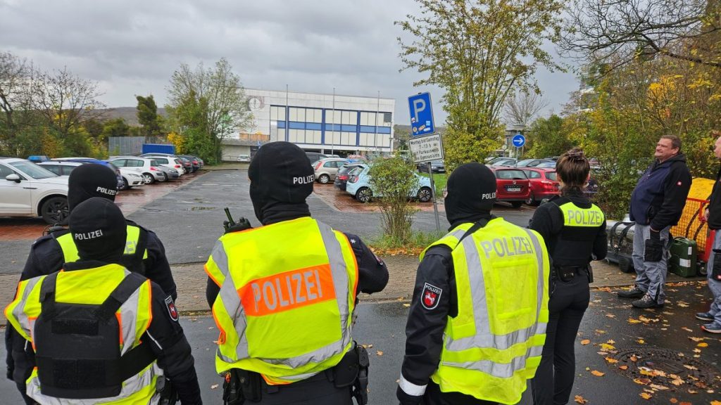 Am Mittag beendete die Polizei ihren Einsatz.