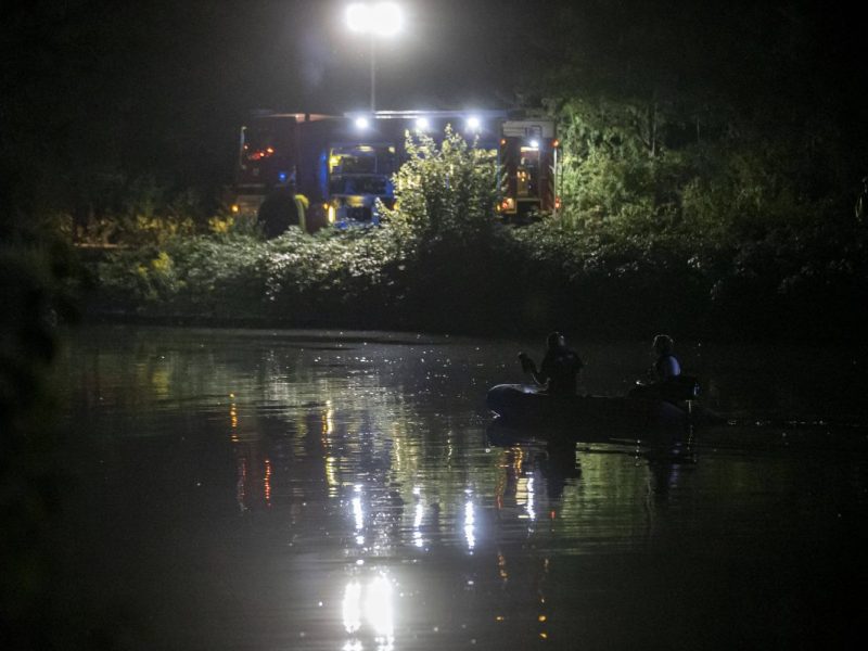 Das hätte auch ganz anders ausgehen können: Erst stürzte im Kreis Gifhorn ins Wasser, dann folgte ihm sein Herrchen.