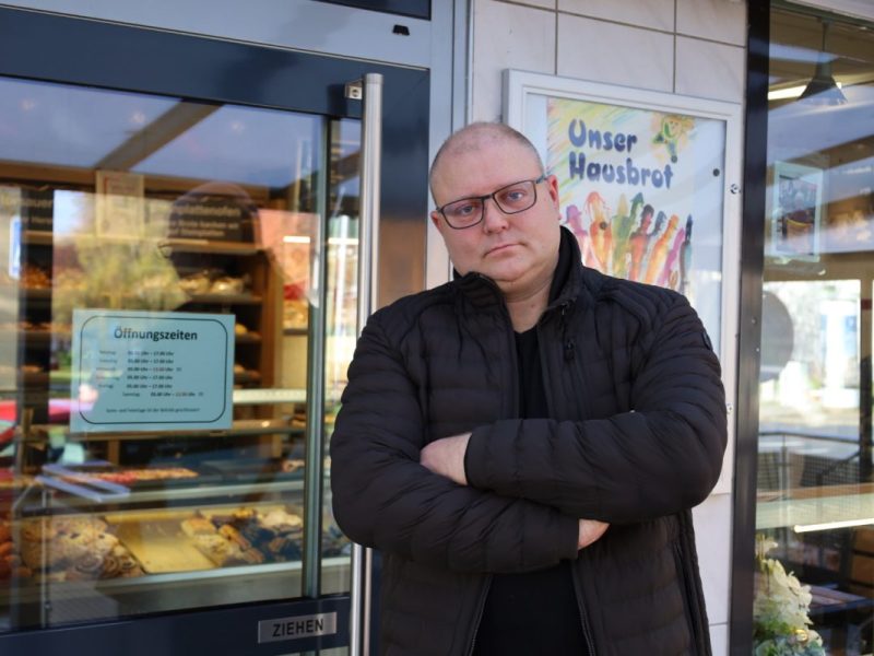 Bäckermeister Markus Conti vor seiner Bäckerei in Salzgitter-Bad