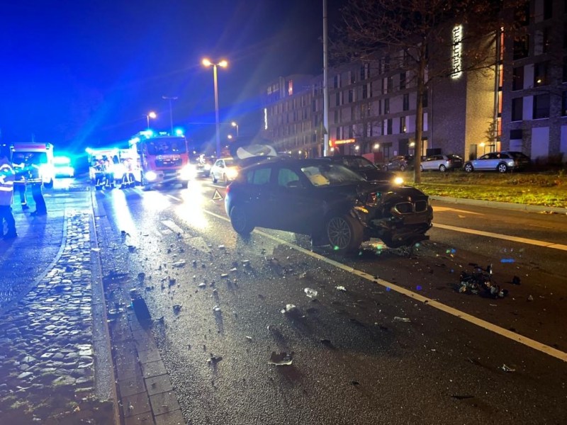 Braunschweig: Skoda-Fahrer will die Ausfahrt nehmen – heftiger Crash in Gliesmarode