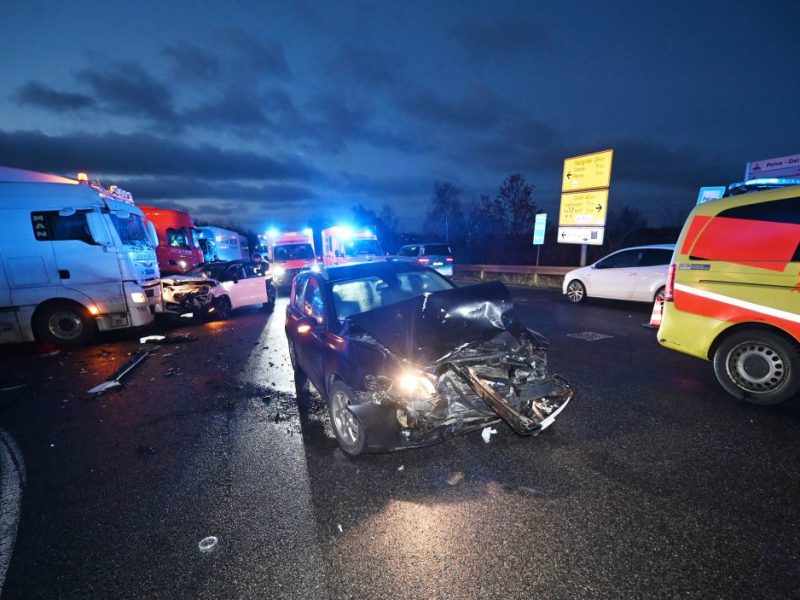 An der A2 bei Peine hat es am Dienstag ordentlich gescheppert.