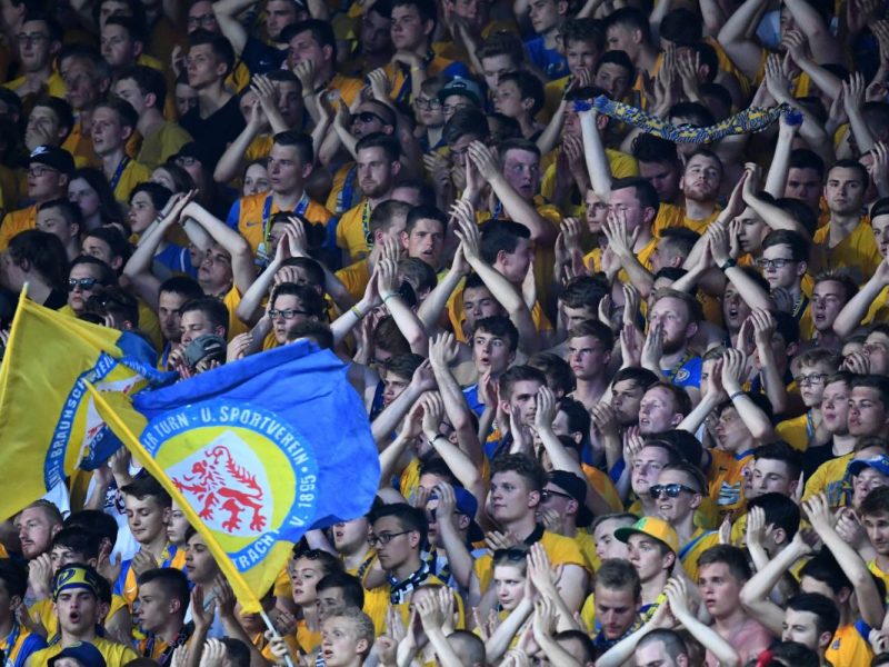 Kurz vor dem Spiel bei Holstein Kiel hat sich Eintracht Braunschweig politisch und gesellschaftlich klar positioniert.