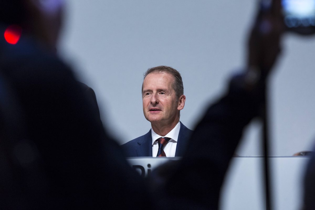 Der frühere VW-Vorstandschef Herbert Diess soll am Dienstag vor Gericht zur Dieselaffäre des Wolfsburger Autobauers aussagen.