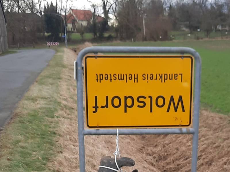 Schild in Wolsdorf