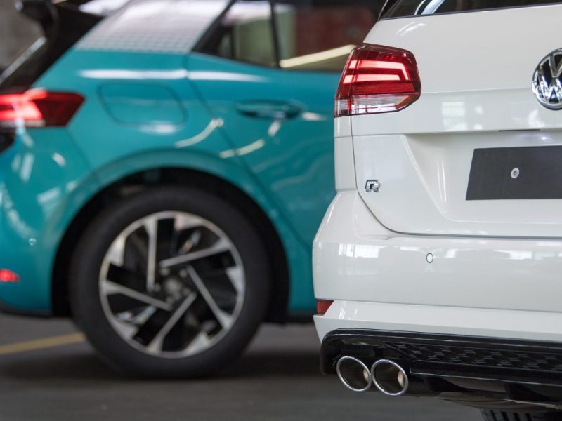 Wieder mal kochen Gerüchte hoch: Der neue E-Golf soll das Aus für den ID.3 bedeuten.
