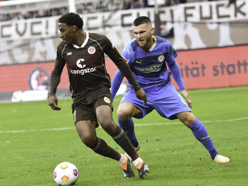 Bei St. Pauli - Eintracht Braunschweig ging ein Zoff weiter.
