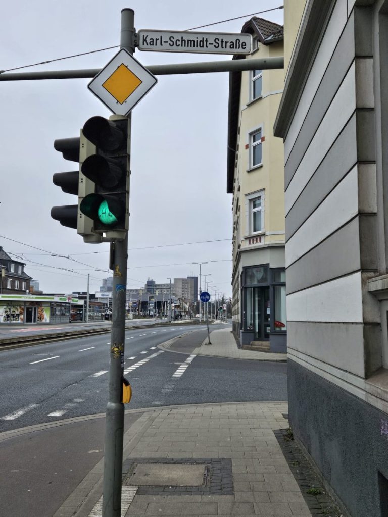 Der Schein trügt: Diese Ecke "Kann auch anders". Vor allem zur Rush Hour.