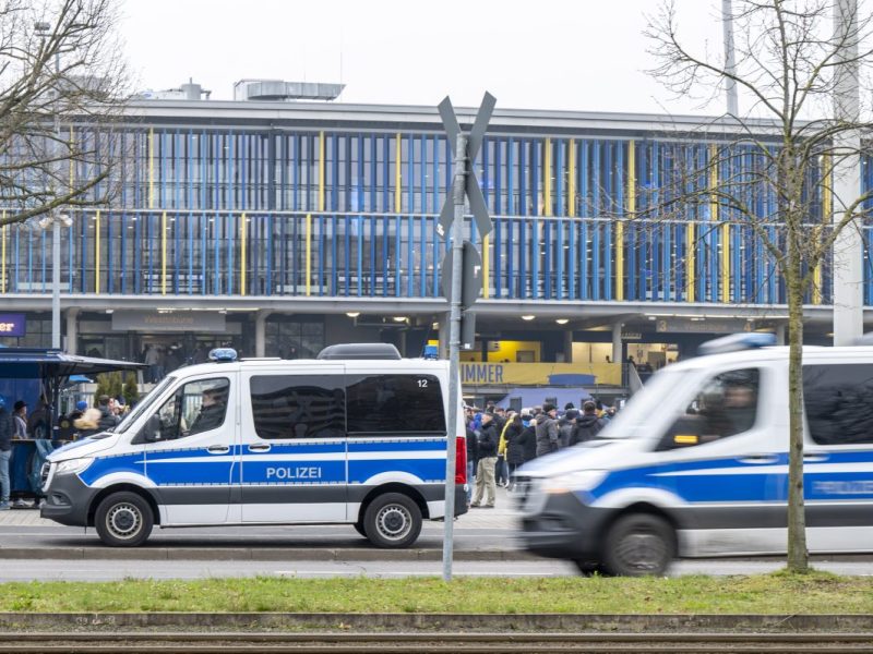 Nach den Vorfaellen rund ums Eintracht-Spiel gegen Hertha BSC kommt ein neuer Fall ans Licht. Auf der Hamburger Straße gab es Stress!