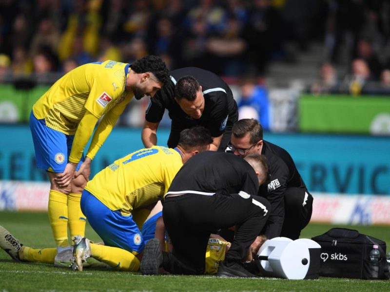 Eintracht Braunschweig – Hannover 96: Böser Zusammenprall im Derby.