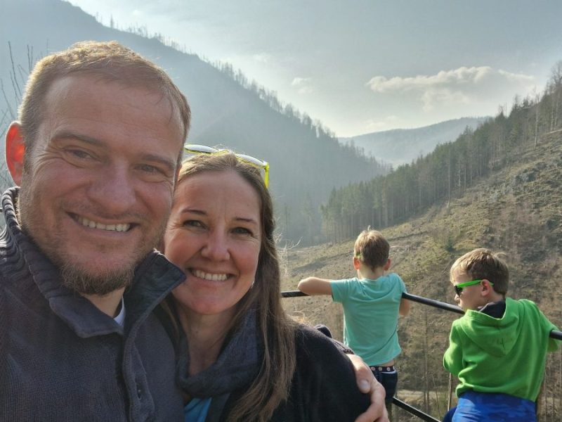 Eugen mit seiner Frau und seinen beiden Söhnen.