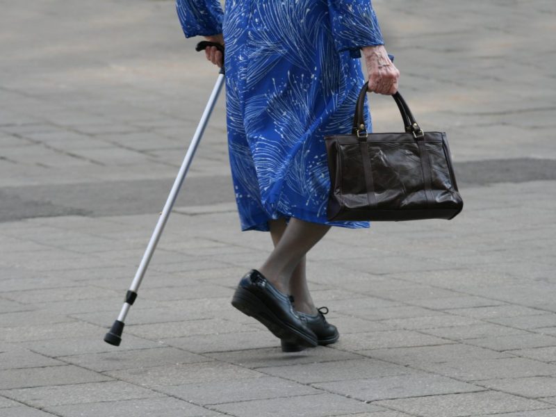 Eine Seniorin ist im Kreis GIfhorn belästigt worden. (Symbolbild)