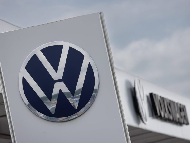 Udos Herz schlägt für Autos. Mit seinem Trabi ist er aktuell auf Tour – sogar bei VW schaut er vorbei. Zu Recht!