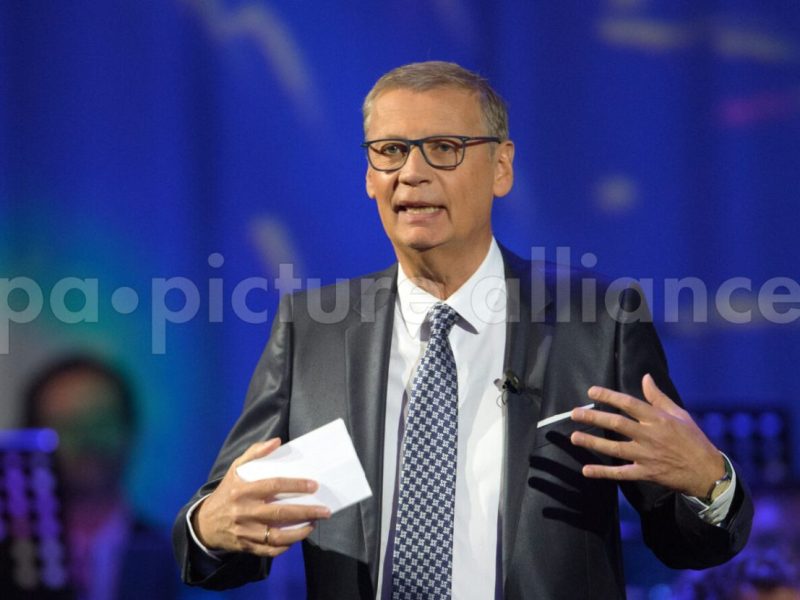 Günther Jauch überrascht in seinem Spezial die Kandidaten von „Wer wird Millionär?“ (Archivbild)