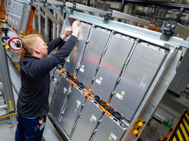 Leidet ein Werk bei VW, leidet meist auch ein anderes. Die Flaute auf dem E-Auto-Markt macht sich nicht nur im E-Werk Zwickau bemerkbar...
