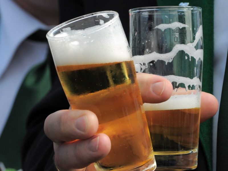 Bei einem Gifhorner Schützenfest soll es rassistische Gesänge gegeben haben. Ein ehemaliges Mitglied schildert jetzt weitere Vorfälle.
