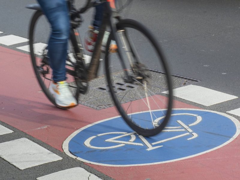 In Braunschweig sollen Radfahrer noch besser geschützt werden. (Symbolbild)