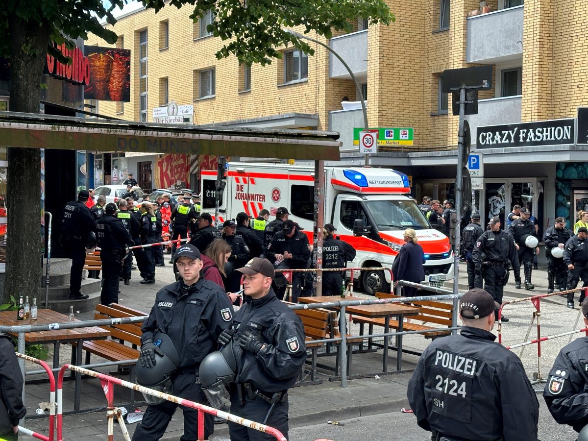 Vor dem EM-Spiel Polen - Niederlande kam es auf der Reeperbahn zu einem dramatischem Angriff.