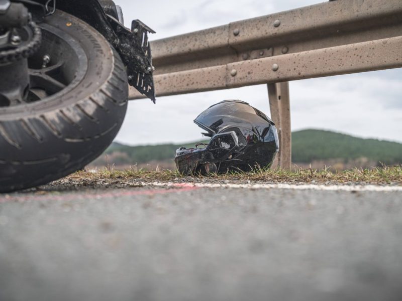 Eine Frau ist nach einem schweren Motorradunfahl gestorben. (Symbolbild)