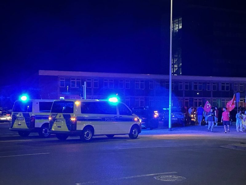 Die Polizei Salzgitter will künftig eventuell mehr Präsenz zeigen, wenn die Türkei-Fans feiern.