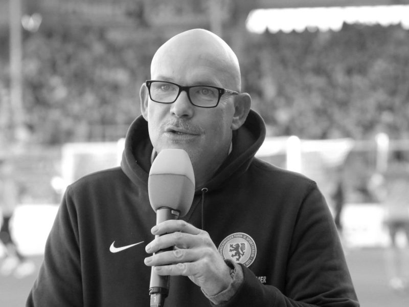 Eintracht Braunschweig trauert. Stadionsprecher Stefan Lindstedt ist verstorben. Ein kleiner, aber absolut ehrlicher Nachriuf.