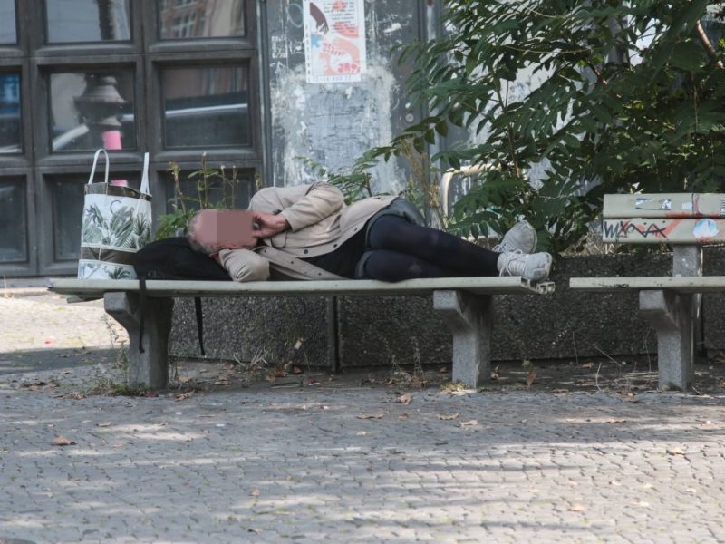 Hildesheim hilft! Die bis zu 300 Obdachlosen in der Stadt bekommen einen Sommer-Rucksack, damit sie einigermaßen gut durch die Hitze kommen.