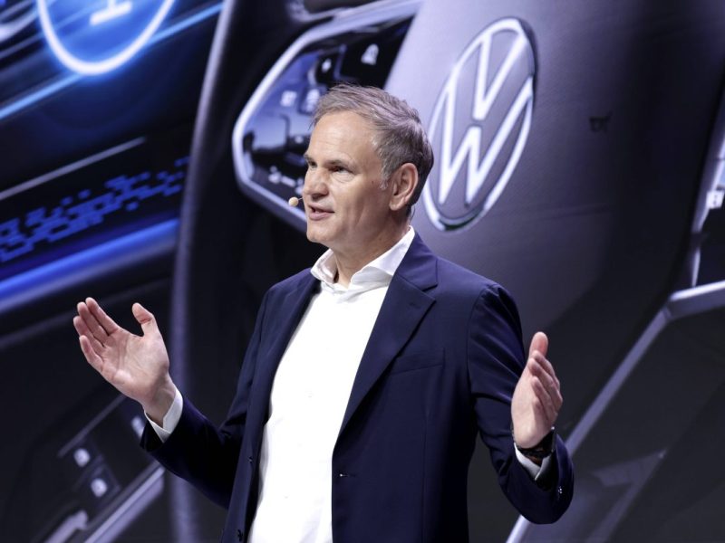 Kann man mal machen: VW-Chef Oliver Blume verdient von allen Dax-Vorständen am meisten. Dennoch ist sein Gehalt vergleichsweise schmal.