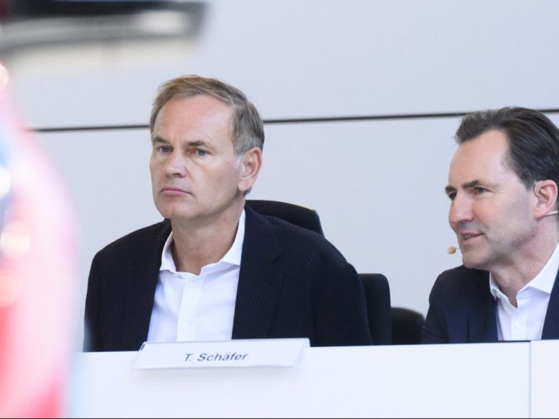 VW-Konzernchef Oliver Blume (Links) und Markenchef Thomas Schäfer hatten schon mal bessere Zeiten.