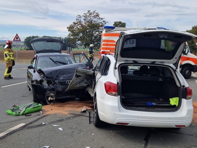 Wenige Stunden nach dem Unfall ist eine Frau verstorben.