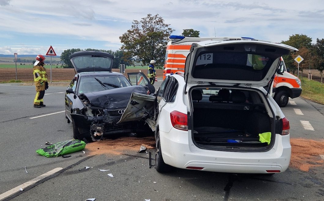 Wenige Stunden nach dem Unfall ist eine Frau verstorben.