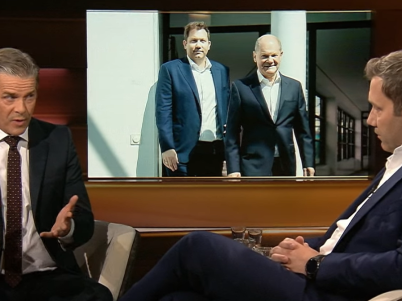 SPD-Chef Lars Klingbeil (rechts) war am Dienstag bei Markus Lanz im ZDF zu Gast. Natürlich ging's auch um VW.