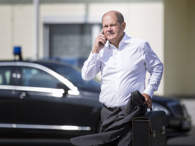 VW will seine Sparpläne verschärfen. Es drohen Werksschließungen. Der Kanzler schaltet sich ein.