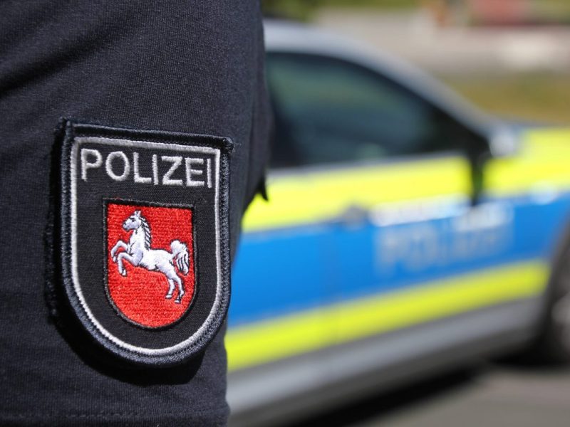 In Braunschweig ist ein Polizist attackiert worden.