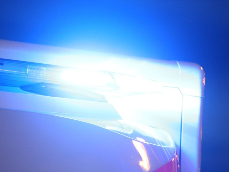 Schlimme Szene in Braunschweig! Ein Mann versucht, einen Bus zu erwischen. Dann stürzt er. Mit schweren Folgen...