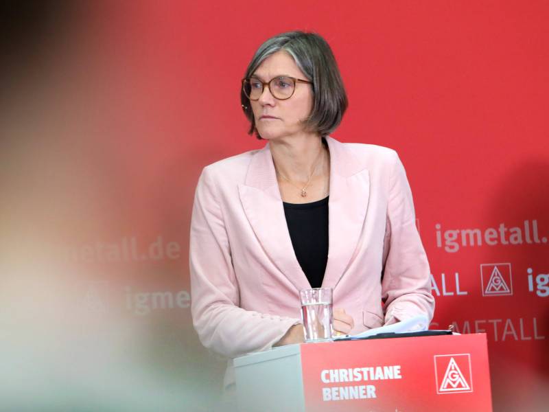 IG-Metall-Chefin Benner rätselt, warum VW den Konflikt vom Zaun gebrochen hat.
