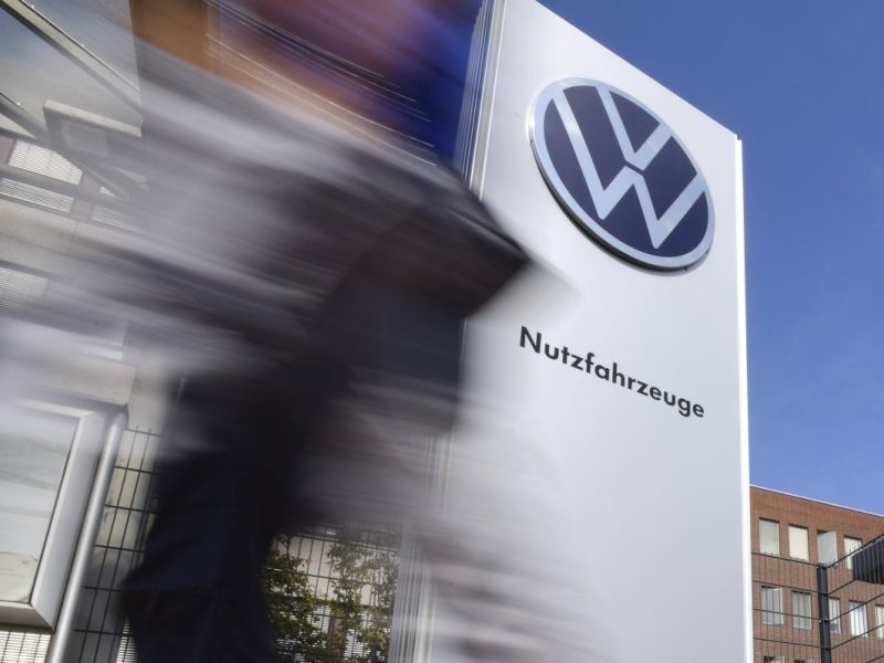 Die neuen Sparbemühungen bei Volkswagen sorgen für Unruhe, selbst Werksschließungen werden nicht mehr ausgeschlossen. Der Betriebsrat des Nutzfahrzeugwerks in Hannover macht eines ganz klar.
