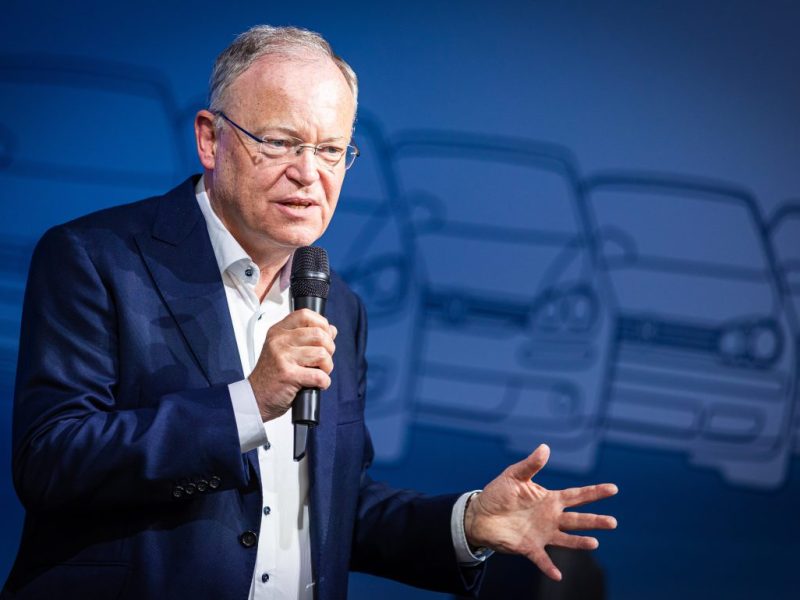Niedersachsens Ministerpräsident Stephan Weil (SPD) hat ein VW-Problem.