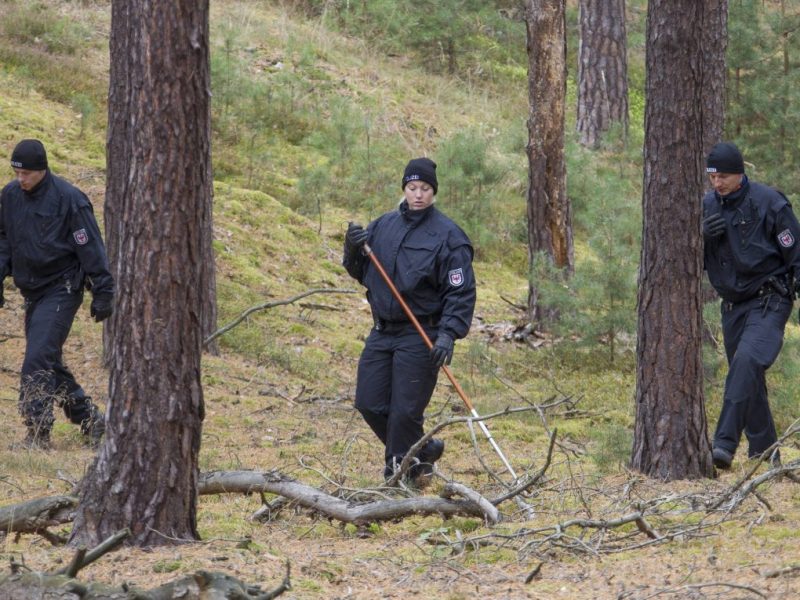 Mit vereinten Kärften hatte die Polizei nach dem Jungen in Hannover gesucht. (Symbolbild)