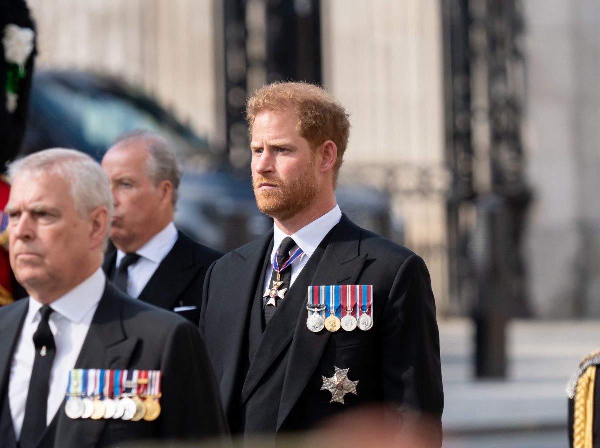 Mit seinen Memoiren sorgte Prinz Harry weltweit für Aufsehen. Noch heute spricht die ganze Welt über diesen unangenehmen Vorfall.